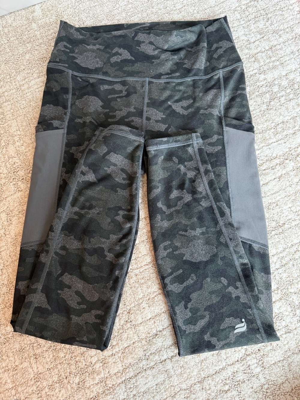 Women’s High-Waist Camo Leggings with Side Pockets - Dark Green
